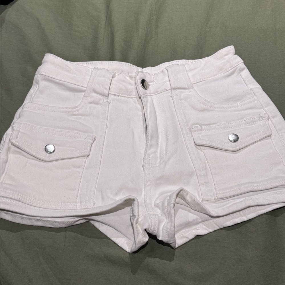 Stylish Black and White Women's Shorts - Picture 6 of 9